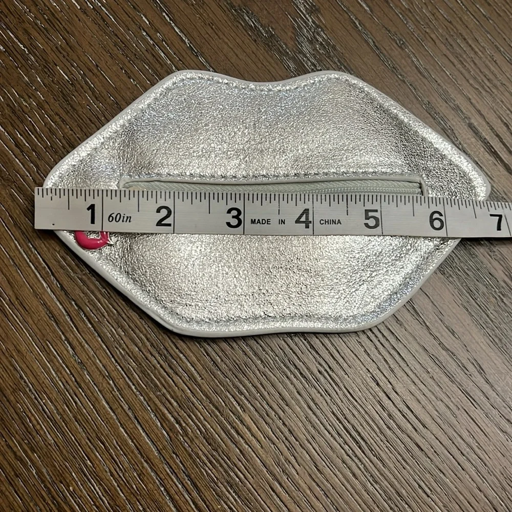 Jasmine la Belle silver lip coin wallet bag